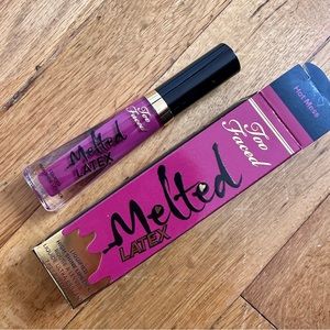 NWT Too Faced Melted Latex
Liquified High Shine Lipstick in Hot Mess